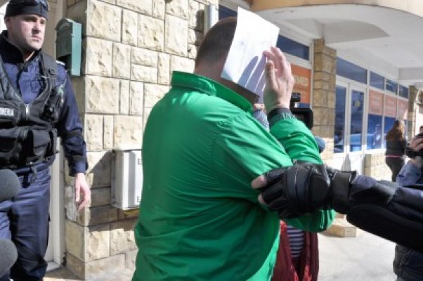 Contrabanda pe Dunăre, cu sprijinul unor poliţişti, ajunge în instanţă
